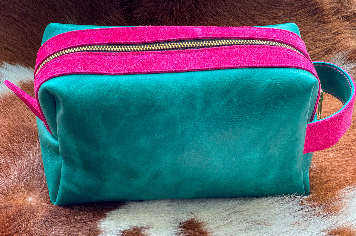 Turquoise heart stitch Dopp kit