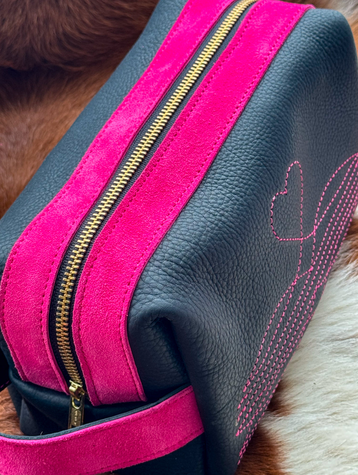 Midnight pink Dopp kit